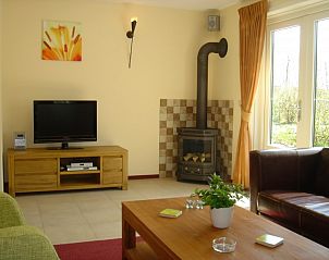 Comfortable sitting area with TV in 6-person vacation home with sauna, De Koog, Texel