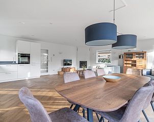 Modern kitchen in Stappeland 197, vacation home De Koog, Texel with spacious countertops.