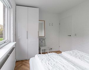 Bright bedroom in Stappeland 197, vacation home De Koog, Texel overlooking garden.