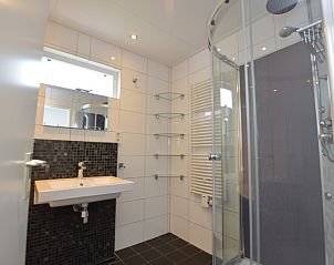 Luxurises Badezimmer mit Dusche im Ferienhaus Stappeland 169, De Koog Texel.