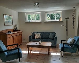 Cozy living room of Pauwenhof Texel in De Koog with comfortable seating.