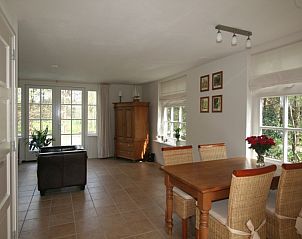 Bright living space in Pauwenhof Texel vacation home in De Koog overlooking garden.