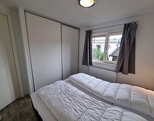 Spacious bedroom with closet space in Chaletpark Bregkoog - Chalet 240 De Texelse Berg, De Koog, Texel.