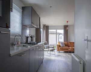 Modern kitchen in Chalet Bregkoog 36, Chaletpark Bregkoog, De Koog, Texel.