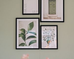 Modern wall decoration in Chalet Bregkoog 24, De Koog, Texel, at Chaletpark Bregkoog.