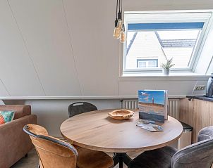 Essecke mit viel Tageslicht in Appartement Anna 224, Texel, Watteninseln.