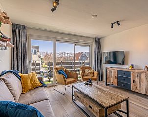 Stilvolle Einrichtung des Appartements Anna 220, De Koog, Texel mit bequemen Sitzgelegenheiten.