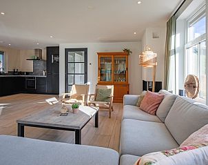 Offene Kche und Sitzecke im Ferienhaus Dennenbries, De Koog, Texel fr einen entspannten Aufenthalt.