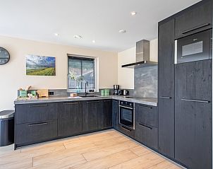 Gerumige und moderne Kche im Ferienhaus Dennenbries, De Koog, Texel fr kulinarische Erlebnisse.