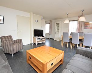 Gemtliches Interieur des Ferienhauses Stappeland 171 in De Koog, Texel mit komfortabler Sitzecke.