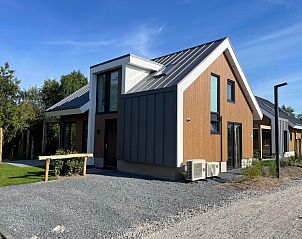 Duinvilla Wellness 5 in De Koog, Texel, ein modern eingerichtetes Ferienhaus inmitten der grnen Natur.