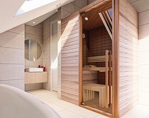 Luxurises Badezimmer mit Sauna in Duinvilla Wellness 5 in De Koog, Texel, Ferienhaus fr ultimative Entspannung.