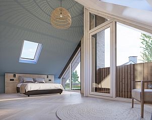 Gerumiges Schlafzimmer mit viel Licht in Duinvilla Wellness 5 in De Koog, Texel, Ferienhaus fr Komfort und Ruhe.