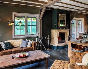 Gezellige woonkamer van Residence Rustiek in De Koog, Texel met open haard.