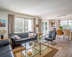 Gerumiges Esszimmer im Ferienhaus Kamperfoelie 91 mit Sauna, De Koog, Texel, ideal fr gemtliche Mahlzeiten auf den Watteninseln.