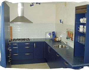 Volledig uitgeruste keuken in vakantiewoning De Koog, Texel, met moderne apparatuur en stijlvolle inrichting.