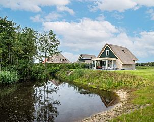 Landhaus-Ferienhaus in De Koog, Texel, mit schner Aussicht auf die Natur und einen ruhigen Teich.