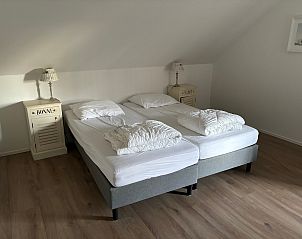 Spacious bedroom with double bed in Stormvogel, vacation home De Koog, Texel.