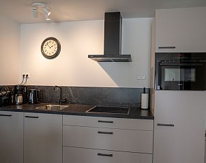 Functional kitchen in Bungalow 2, De Koog, Texel, equipped with modern appliances and stylish design.