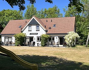 Ruim vakantieverblijf Koetshuis 2 in De Koog, Texel met grote tuin en terras.