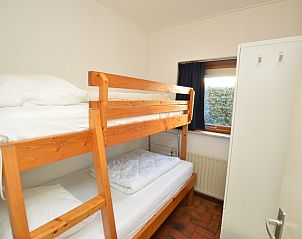 Gemtliches Schlafzimmer mit Etagenbett im kleinen Ferienhaus Orchismient 18, De Koog Texel.