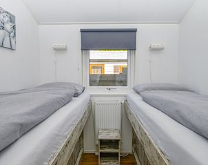 Second bedroom with two single beds in Chaletpark Bregkoog - Chalet Bregkoog 215 Zandhuisjes, De Koog, Texel, ideal for children.