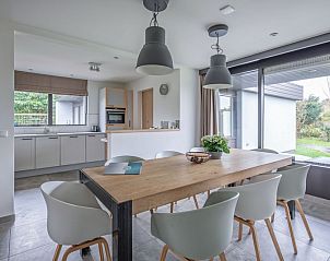 Dining area in Orchismient 20, De Koog, Texel, vacation home with large table and lots of natural light.