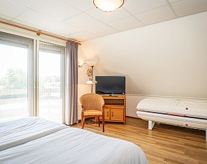 Guest house 0102965 - Holiday property Texel - Het Buitenhof villa 53 met serre