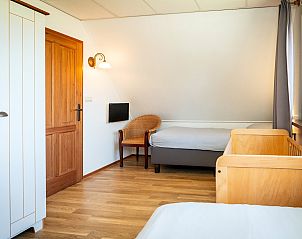 Guest house 0102965 - Holiday property Texel - Het Buitenhof villa 53 met serre