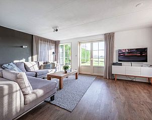 Cozy living room in Waddenduyn vacation home, Den Burg, Texel with a view of nature.