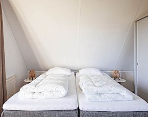 Cozy bedroom in Waddenduyn vacation home, Den Burg, Texel with soft comforters.