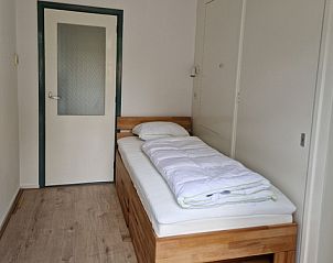 Einfaches Einzelzimmer im Ferienhaus Kogerstraat, Den Burg, Texel. Ideal fr eine ruhige Nachtruhe auf den Watteninseln.