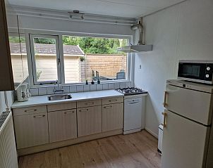 Moderne Kche im Ferienhaus Kogerstraat, Den Burg, Texel. Ausgestattet mit allen Annehmlichkeiten fr einen komfortablen Aufenthalt auf Texel.