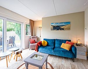 Comfortable sitting area in Cottage in Den Burg, Texel, vacation home with colorful accents.