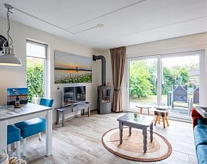 Modern dining room in Cottage in Den Burg, Texel, vacation home with cozy atmosphere on the Wadden Islands.