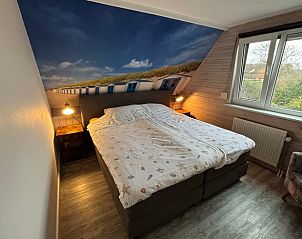Beach-themed bedroom in cottage in Den Burg, Texel, vacation home with comfortable beds.