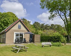 Huisje in Den Burg, Texel vakantiehuis met ruime tuin en terras, ideaal voor ontspanning op de Waddeneilanden.