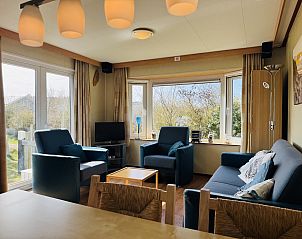 Side view of NH010 vacation home with garden in Den Burg, Texel, Wadden Islands