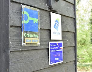 Duurzaamheidskeurmerken bij Groepsverblijf Nieuw Leven 24p, Den Burg, Texel, met focus op milieuvriendelijkheid.