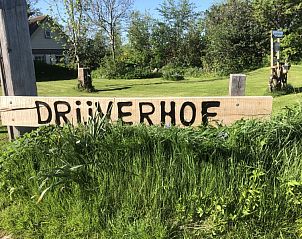 Entrance to Holiday home 5 Persoons in Den Burg Texel, surrounded by nature.
