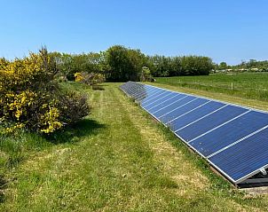 Zonnepanelen bij Vakantiehuisje in Den Burg voor duurzame energie op Texel, Waddeneilanden.