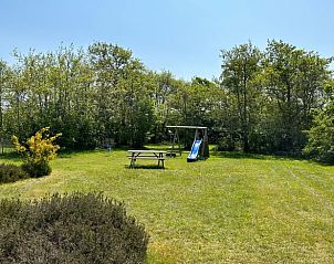 Speeltuin en picknickplaats bij Vakantiehuisje in Den Burg in Texelse natuur.