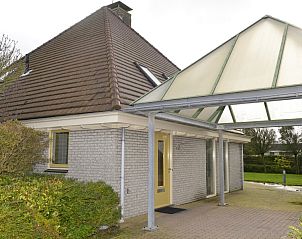 Entree van Vakantiewoning - Molenhuizen, rolstoeltoegankelijk vakantiehuis in Den Burg, Texel met moderne architectuur.