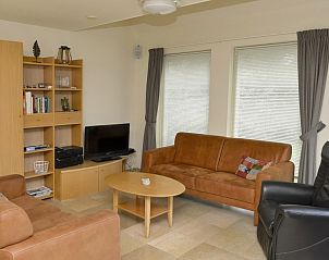 Comfortabele woonkamer in Vakantiewoning - Molenhuizen, Den Burg, Texel met gezellige zitplaatsen.