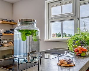 Verse drankjes in de keuken van Villa Nieuw Leven Texel, vakantiehuis in Den Burg, Texel.