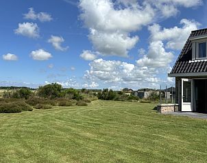Groene velden rondom Wulpenweid 12 A Lammetje vakantiehuis in De Dennen Texel.