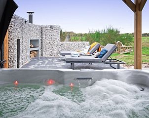 Bubbelbad in de tuin van Wulpenweid 12 A Lammetje vakantiehuis De Dennen Texel.