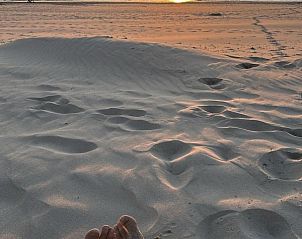 Zonsondergang op het strand bij Wulpenweid 12 A Lammetje De Dennen Texel.