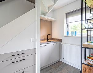 Moderne kitchenette in Wulpenweid Bed en Parking, De Dennen, Texel.