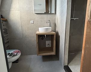 Stijlvolle badkamer in Wulpenweid Bed en Parking, B&B op Texel.